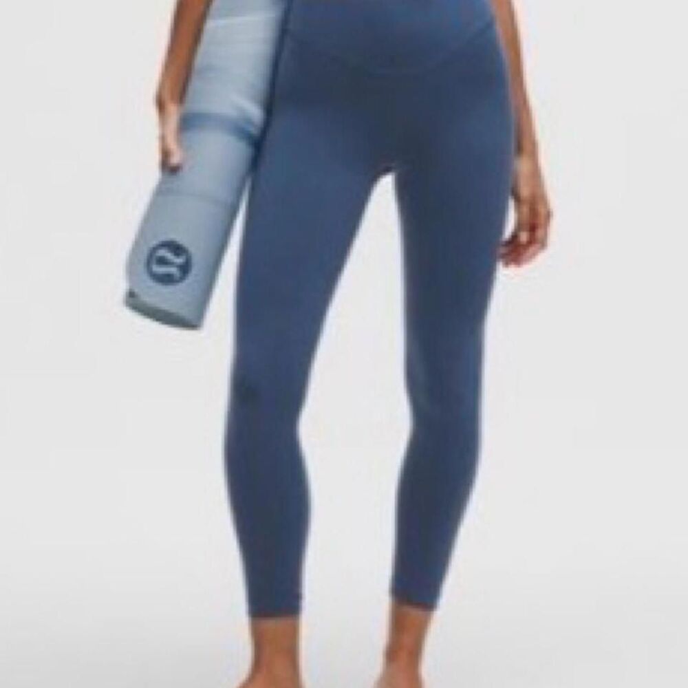 Lululemon Women's Blue and Navy Leggings